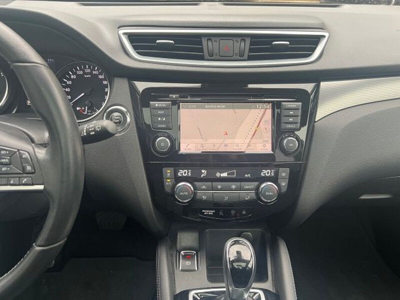 Nissan Qashqai 1.3 DIG-T N-Connecta PGD SH AVM Navi LED