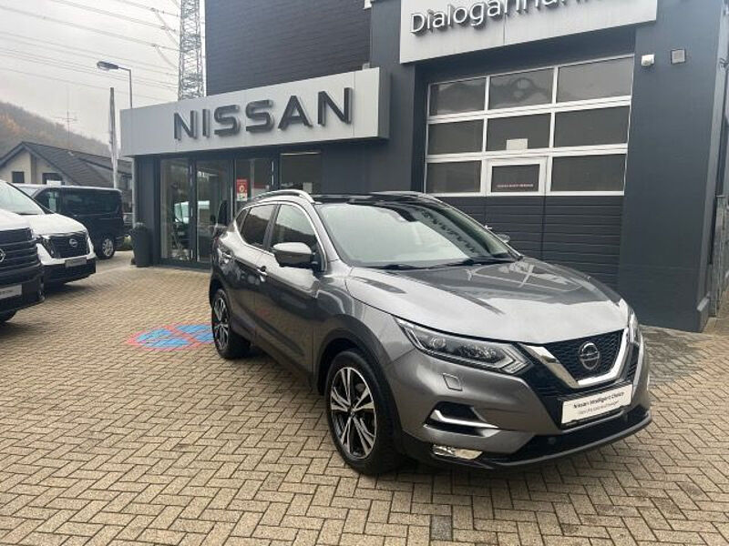 Nissan Qashqai 1.3 DIG-T N-Connecta PGD SH AVM Navi LED