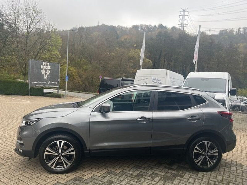 Nissan Qashqai 1.3 DIG-T N-Connecta PGD SH AVM Navi LED