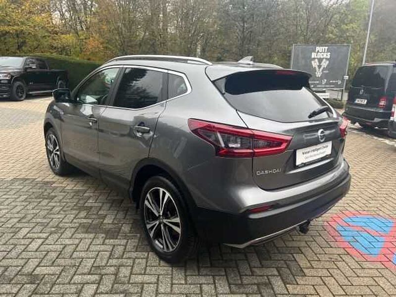 Nissan Qashqai 1.3 DIG-T N-Connecta PGD SH AVM Navi LED