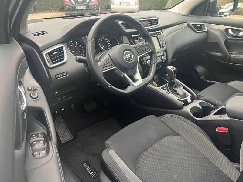 Nissan Qashqai 1.3 DIG-T N-Connecta PGD SH AVM Navi LED