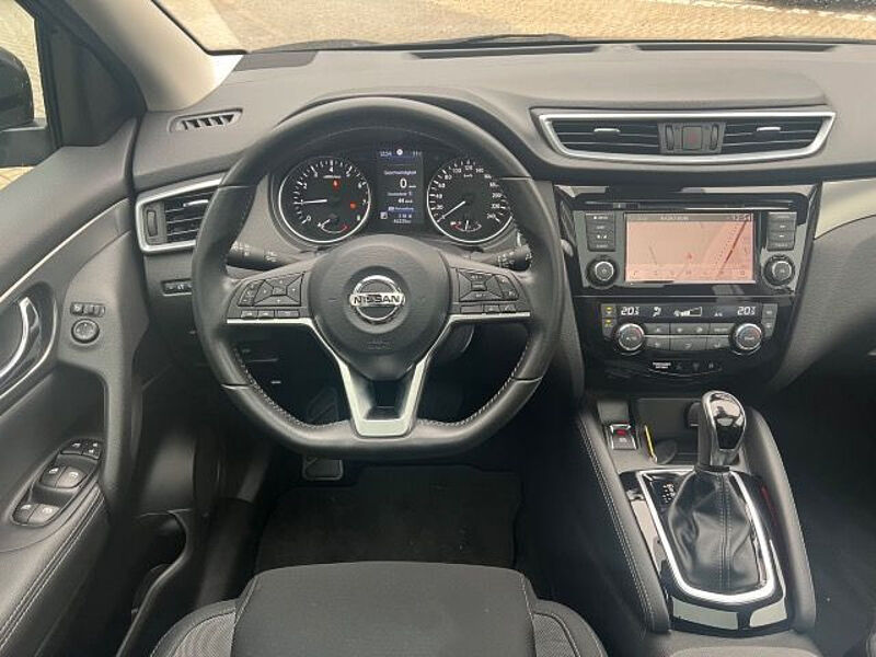 Nissan Qashqai 1.3 DIG-T N-Connecta PGD SH AVM Navi LED