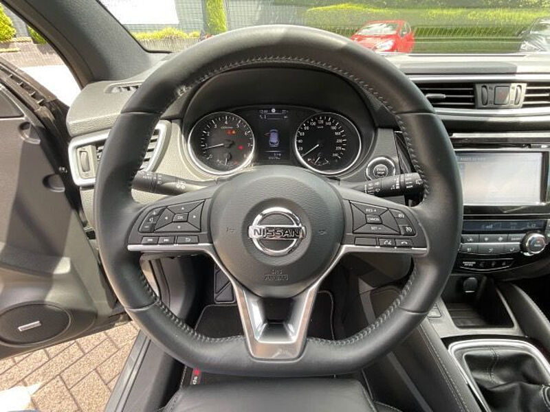 Nissan Qashqai 1.6DIG-T Tekna+ Nappa-Leder BOSE Navi 1H